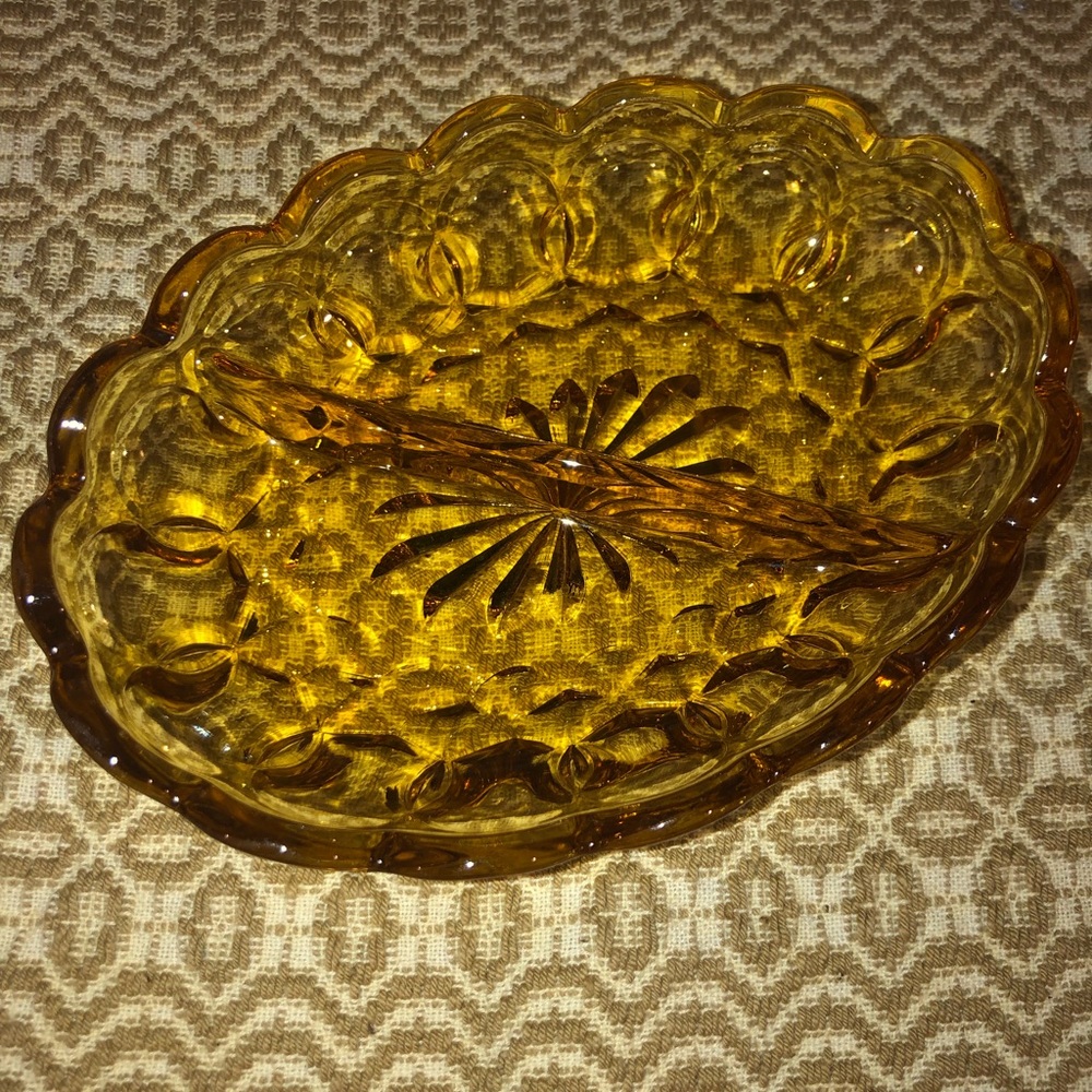 Amber/gold dividend glass dish